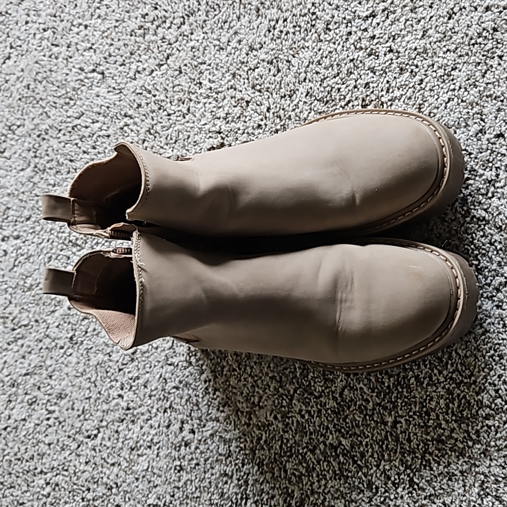 Boots! Women size 7, worn twice, only indoors.